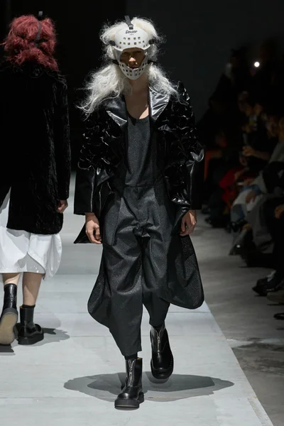 Look 2